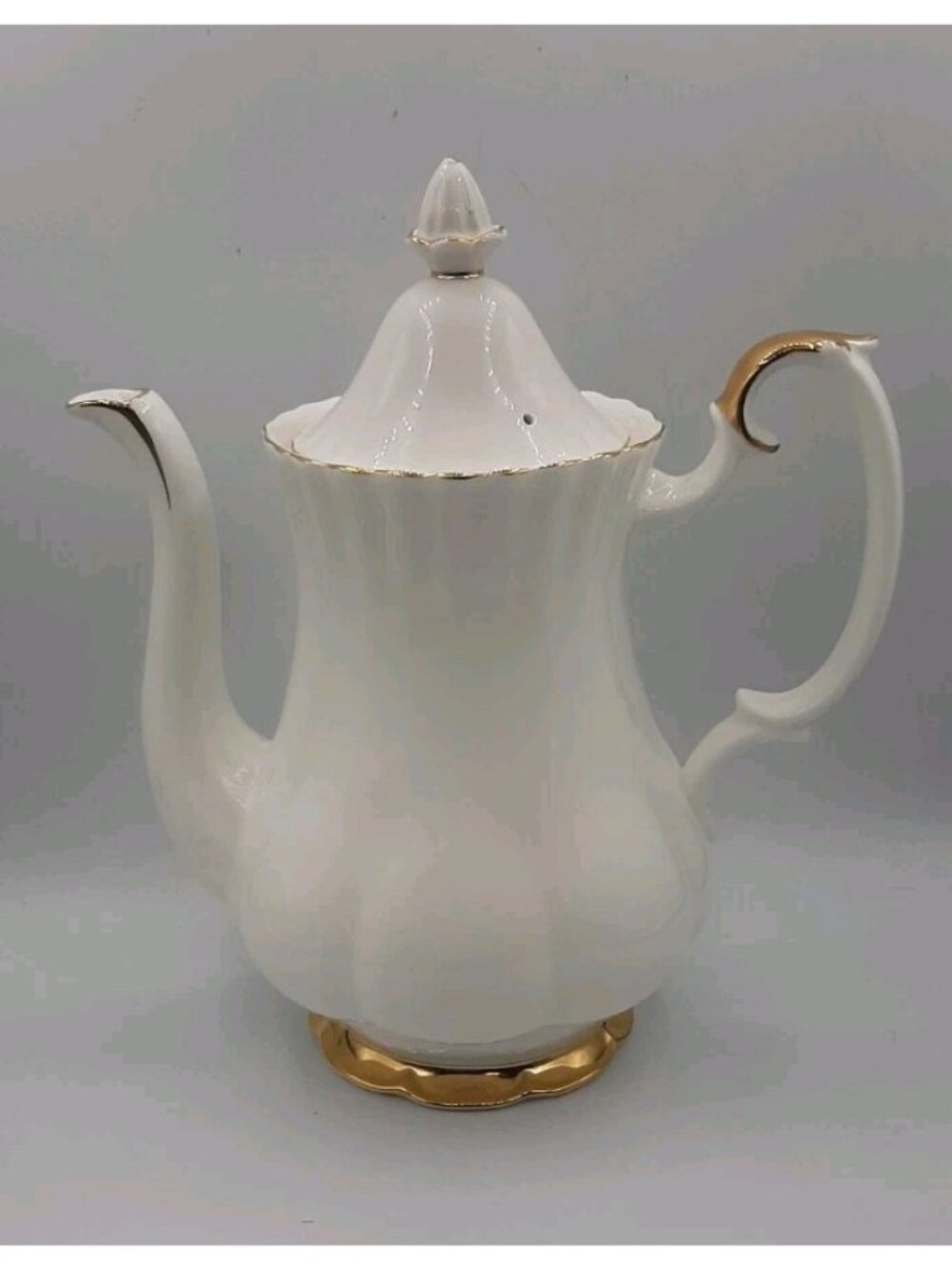 Royal Albert VAL D'OR Coffee Tea Pot 5 Cup 10" Fluted White Gold Trim England